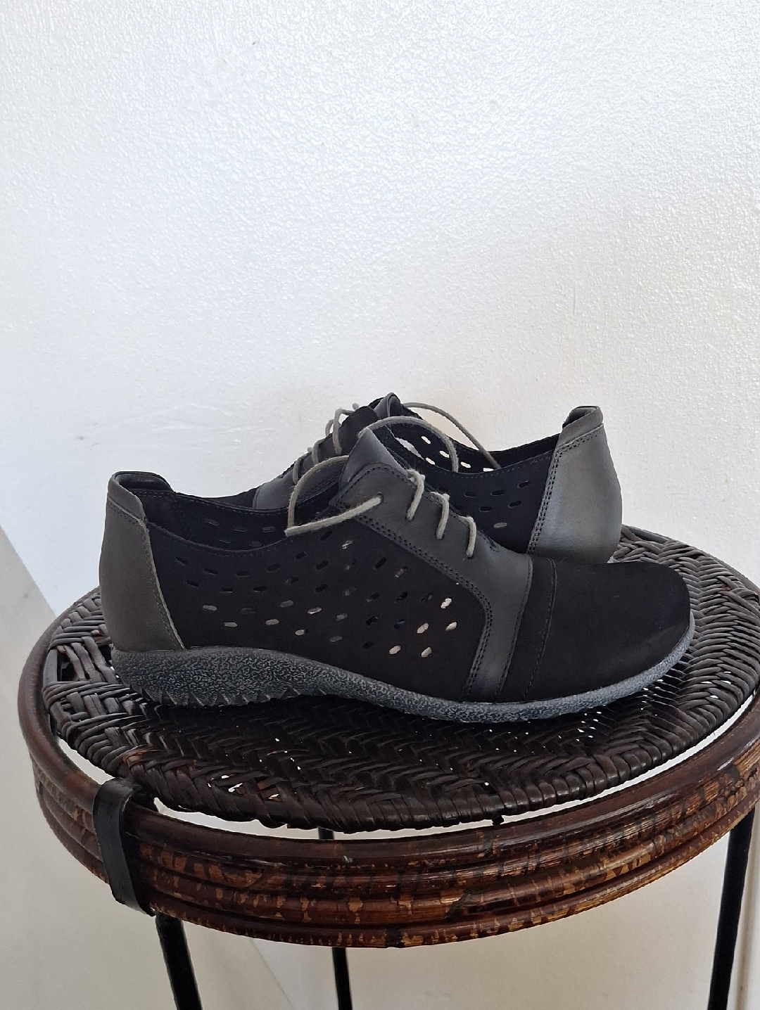 Naot Lalo Lace Up Sneaker Black Nubuck Suede Leather Round Toe Women Sz 38 Us 7